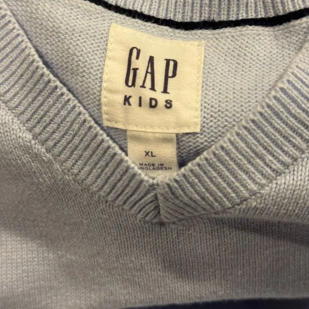 GAP Factory Light Blue Uniform V-Neck Sweater Boy’s XL(12)
